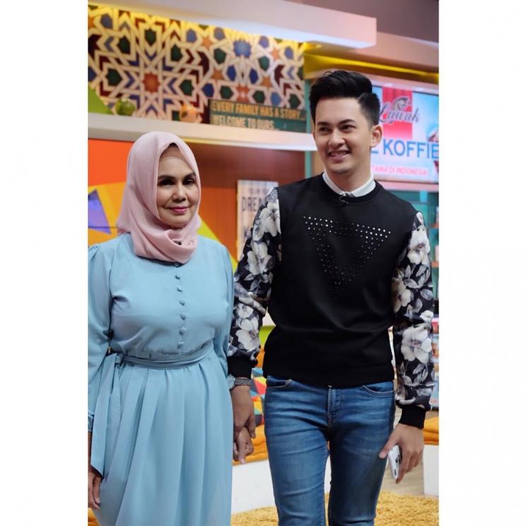 potret kenangan Kiki Farrel dan ibu © Instagram