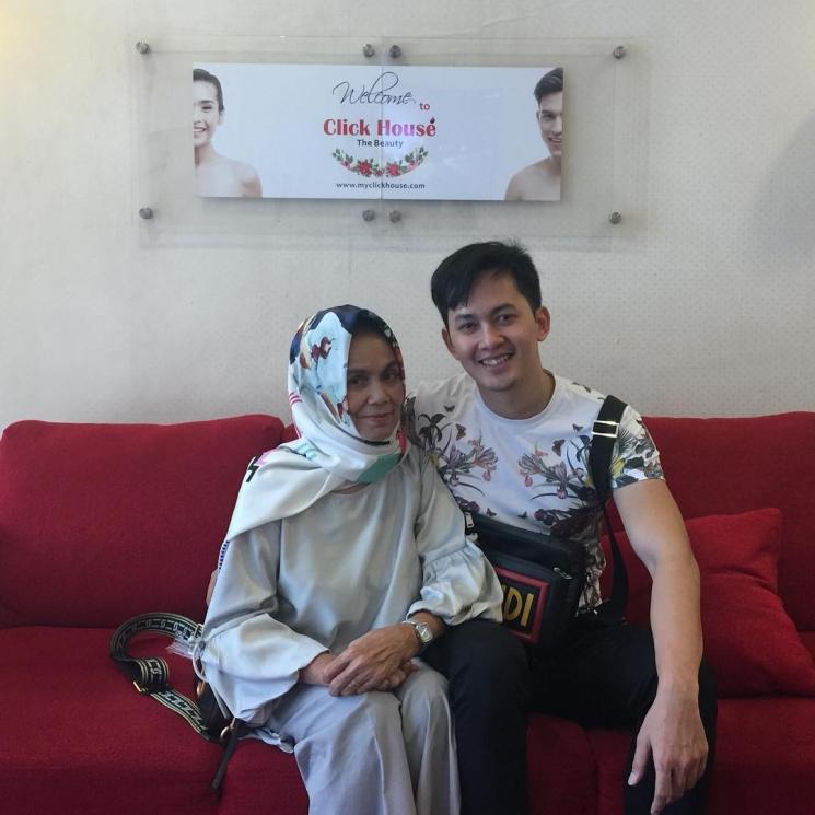 potret kenangan Kiki Farrel dan ibu © Instagram