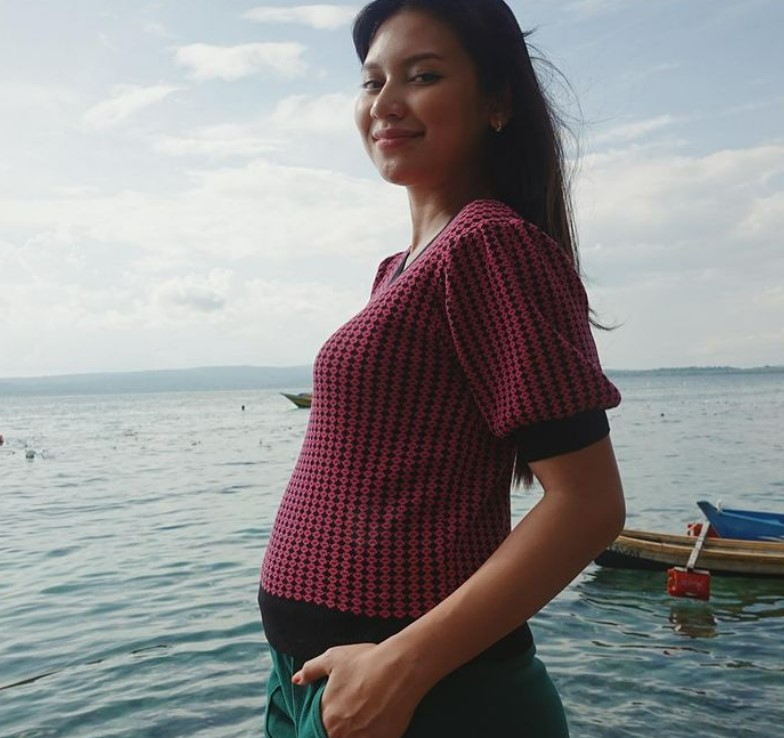11 Momen Indah Permatasari umumkan kehamilan, dipuji makin cantik