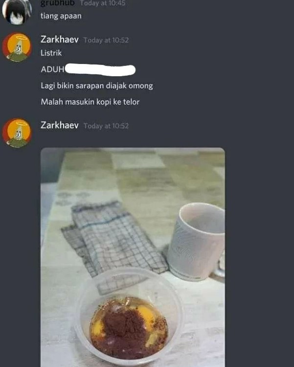 Momen lucu orang gagal makan karena nggak fokus © berbagai sumber Momen lucu orang gagal makan karena nggak fokus © berbagai sumber