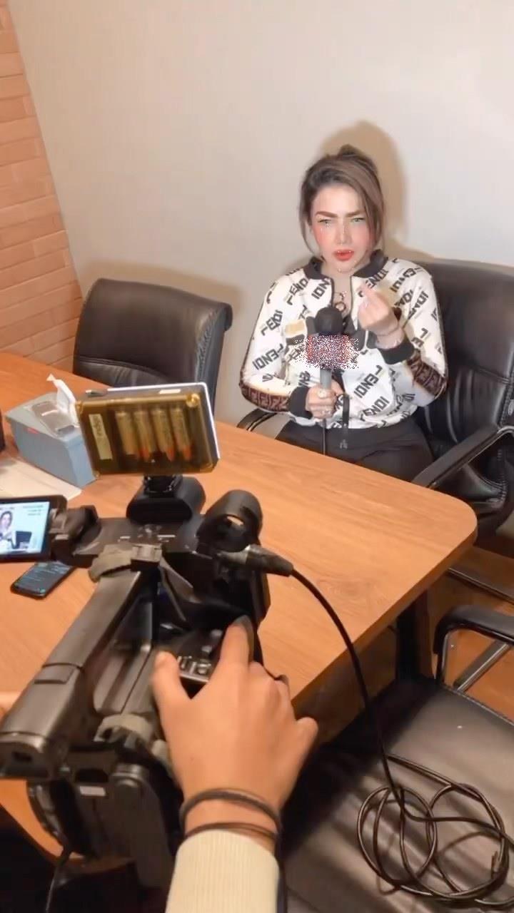 gaya barbie kumalasari saat jadi pengacara © instagram