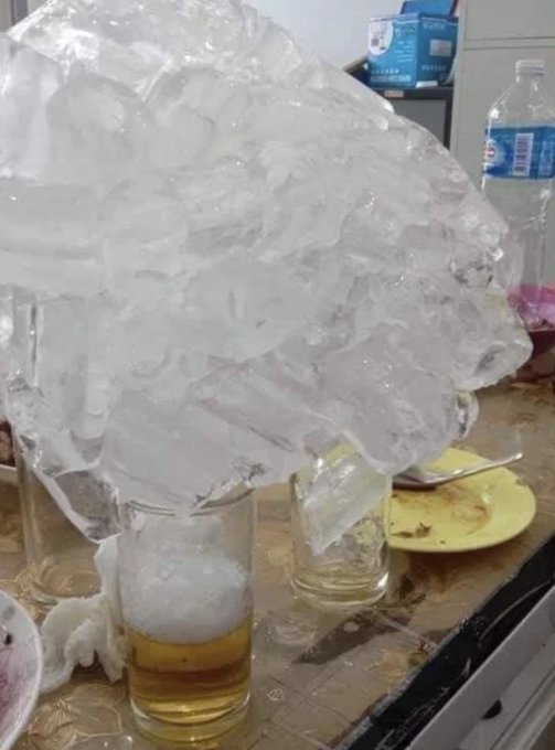 cara minum es teh yang nyeleneh © berbagai sumber