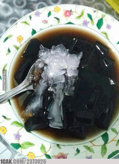 15 Momen lucu menikmati es teh ini caranya bikin geleng kepala
