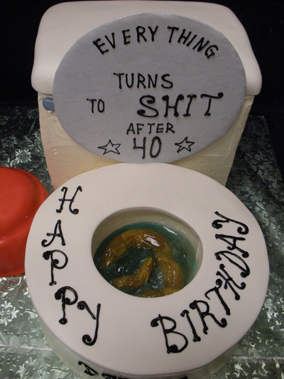 13 Potret hiasan nyeleneh di kue ulang tahun ini bikin senyum maksa