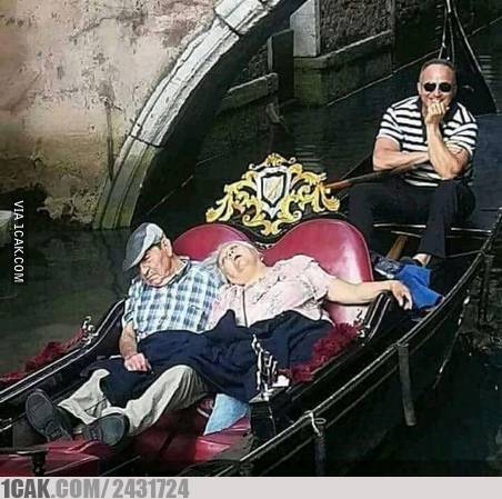 tingkah absurd orang pas liburan © berbagai sumber