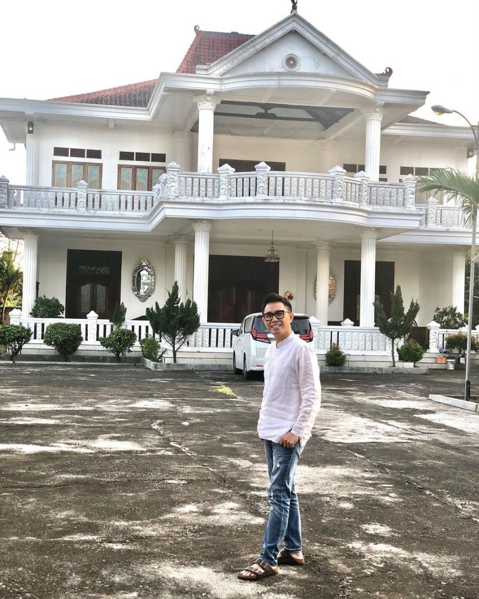 potret rumah mertua seleb © berbagai sumber potret rumah mertua seleb © berbagai sumber