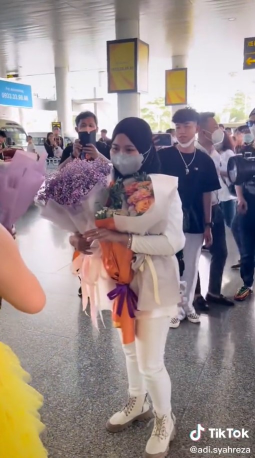 Momen TikToker Vidhia temui pacar di Vietnam © Tiktok