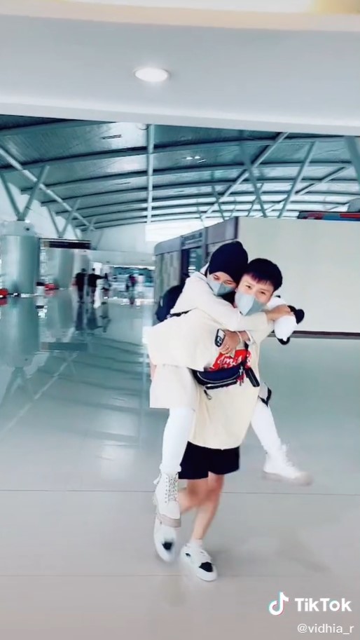 Momen TikToker Vidhia temui pacar di Vietnam © Tiktok