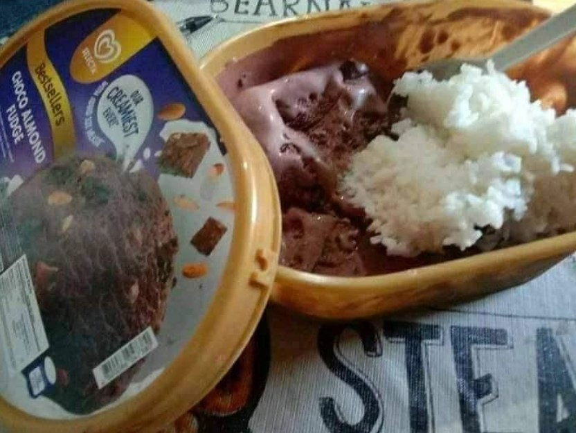 Potret nyeleneh es krim dicampur makanan lain © berbagai sumber Potret nyeleneh es krim dicampur makanan lain © berbagai sumber