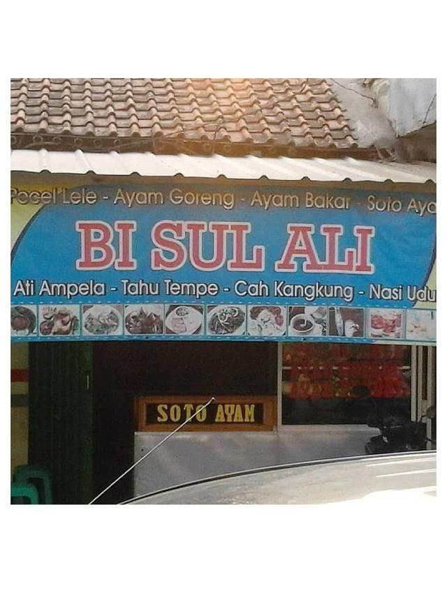 Potret spanduk lucu penjual ayam bakar © berbagai sumber