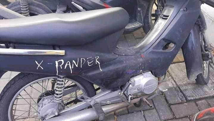 potret motor di parkiran bentuknya unik © instagram