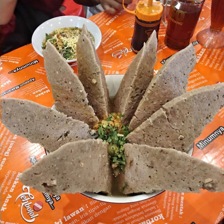 makanan porsinya jumbo banget nih © berbagai sumber