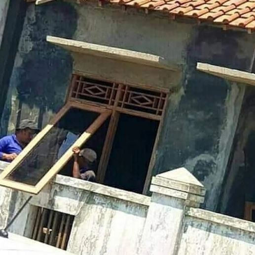 salah pasang jendela bikin absurd deh © berbagai sumber salah pasang jendela bikin absurd deh © berbagai sumber