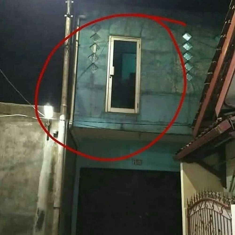 salah pasang jendela bikin absurd deh © berbagai sumber