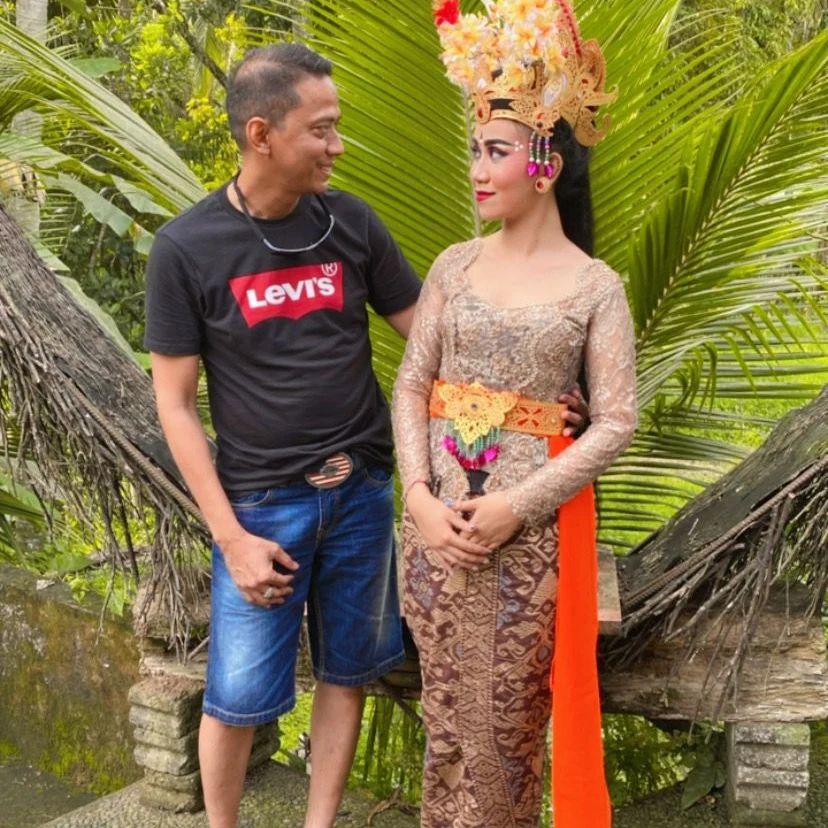 Mayang pakai baju adat Bali Berbagai sumber