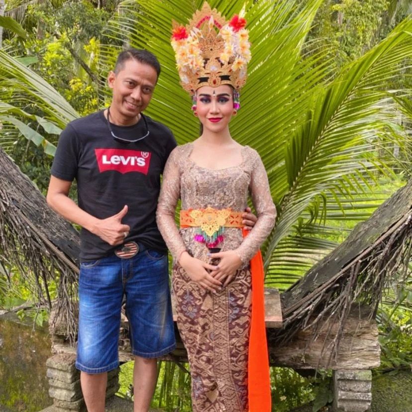 Mayang pakai baju adat Bali Berbagai sumber