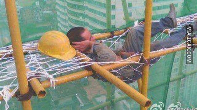 tempat orang istirahat malah absurd © berbagai sumber tempat orang istirahat malah absurd © berbagai sumber