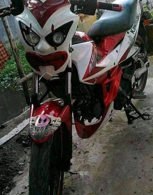 Potret nyeleneh modifikasi motor © berbagai sumber