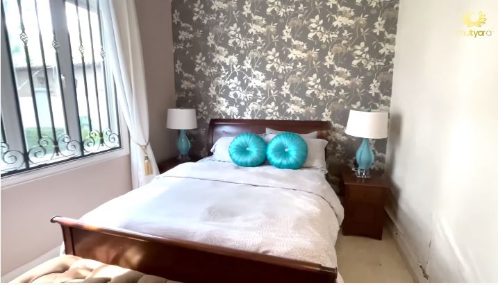 penampakan rumah banglo tya arifin © YouTube