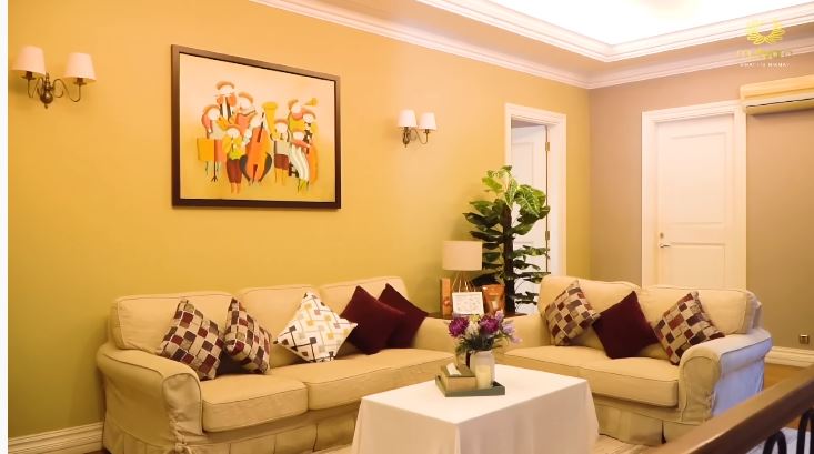 penampakan rumah banglo tya arifin © YouTube