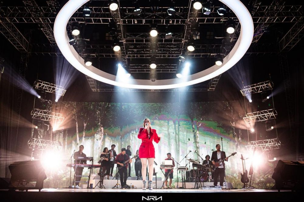 momen raisa di panggung showcase © berbagai sumber