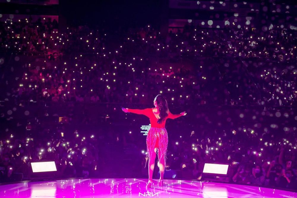 momen raisa di panggung showcase © berbagai sumber