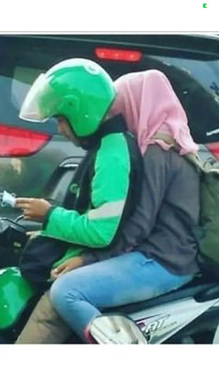 lagi diboncengin malah ketiduran © berbagai sumber lagi diboncengin malah ketiduran © berbagai sumber