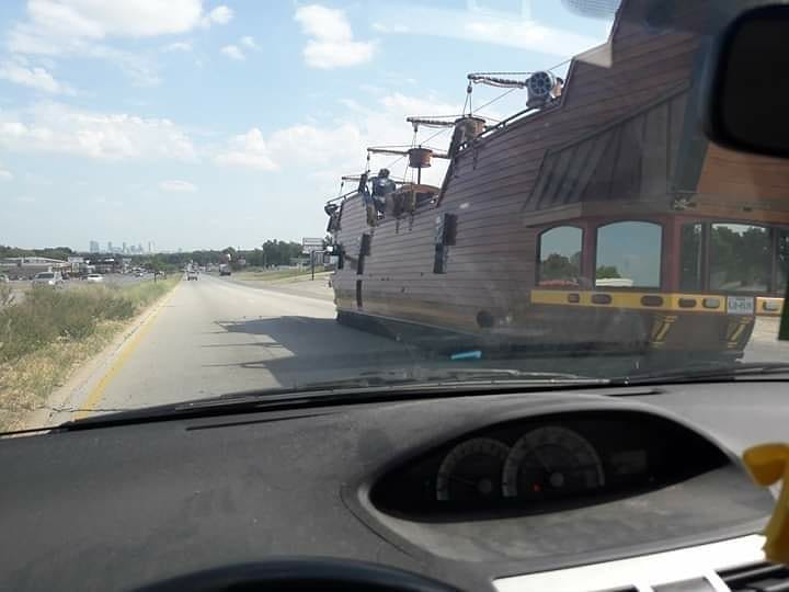 penampakan kendaraan jadi aneh banget © Instagram