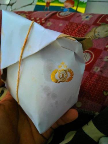 bungkus nasi kertasnya malah lucu © berbagai sumber