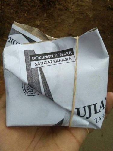 bungkus nasi kertasnya malah lucu © berbagai sumber