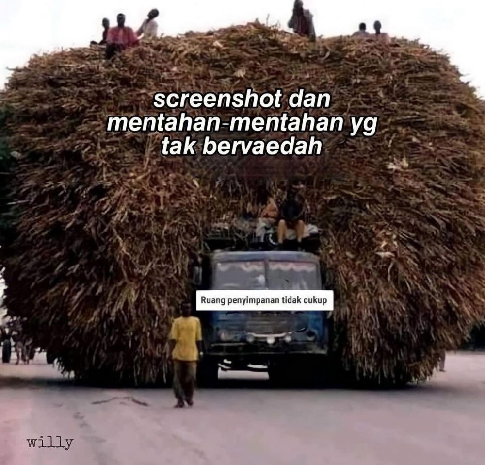 Meme tentang kesialan saat pakai smartphone Berbagai sumber Meme tentang kesialan saat pakai smartphone Berbagai sumber