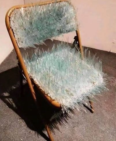 di ruang tamu momennya ngagetin © berbagai sumber