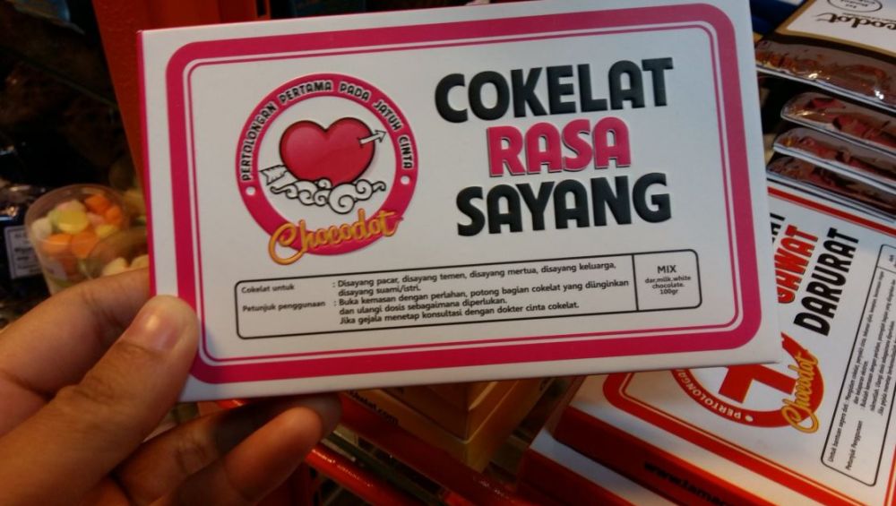 merek nyeleneh oleh oleh © berbagai sumber