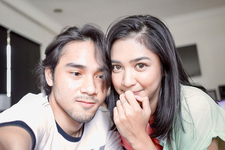 11 Momen mesra Achmad Megantara bareng pasangan di sinetron dan film