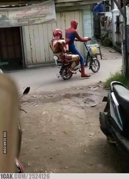 superhero lagi di jalan nih © berbagai sumber superhero lagi di jalan nih © berbagai sumber