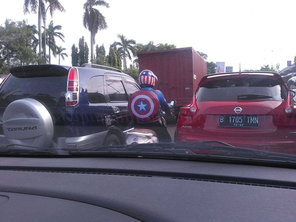 superhero lagi di jalan nih © berbagai sumber superhero lagi di jalan nih © berbagai sumber