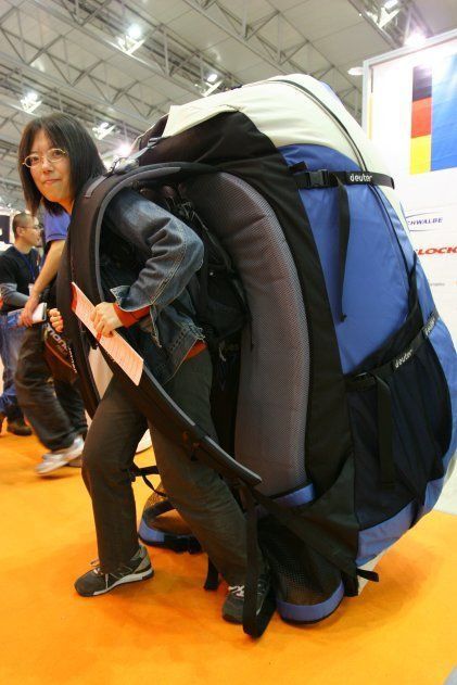11 Desain absurd tas traveling ini bentuknya beda dari yang lain