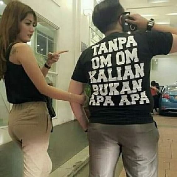 Tulisan kocak di belakang kaos oblong © berbagai sumber Tulisan kocak di belakang kaos oblong © berbagai sumber