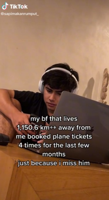 Potret romantis Andrew Kalaweit dan kekasih © TikTok