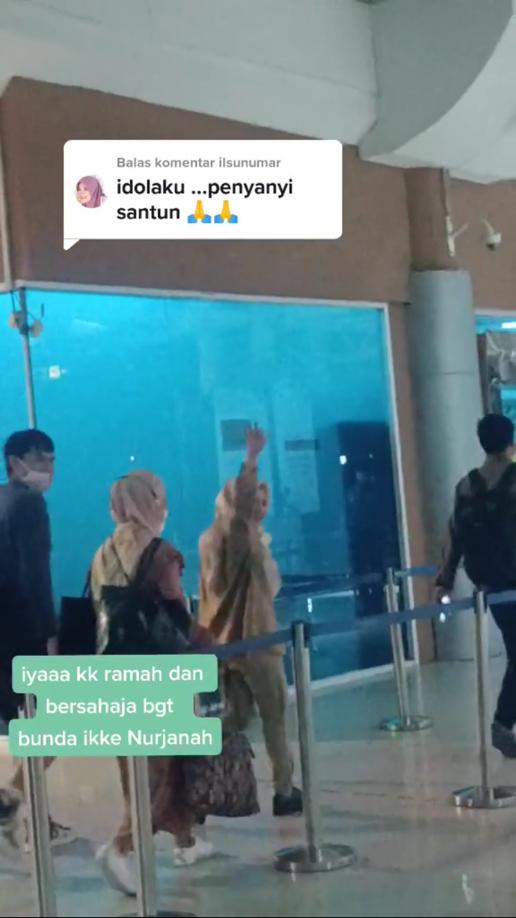 Ikke Nurjanah nyanyi di hajatan kampung © berbagai sumber