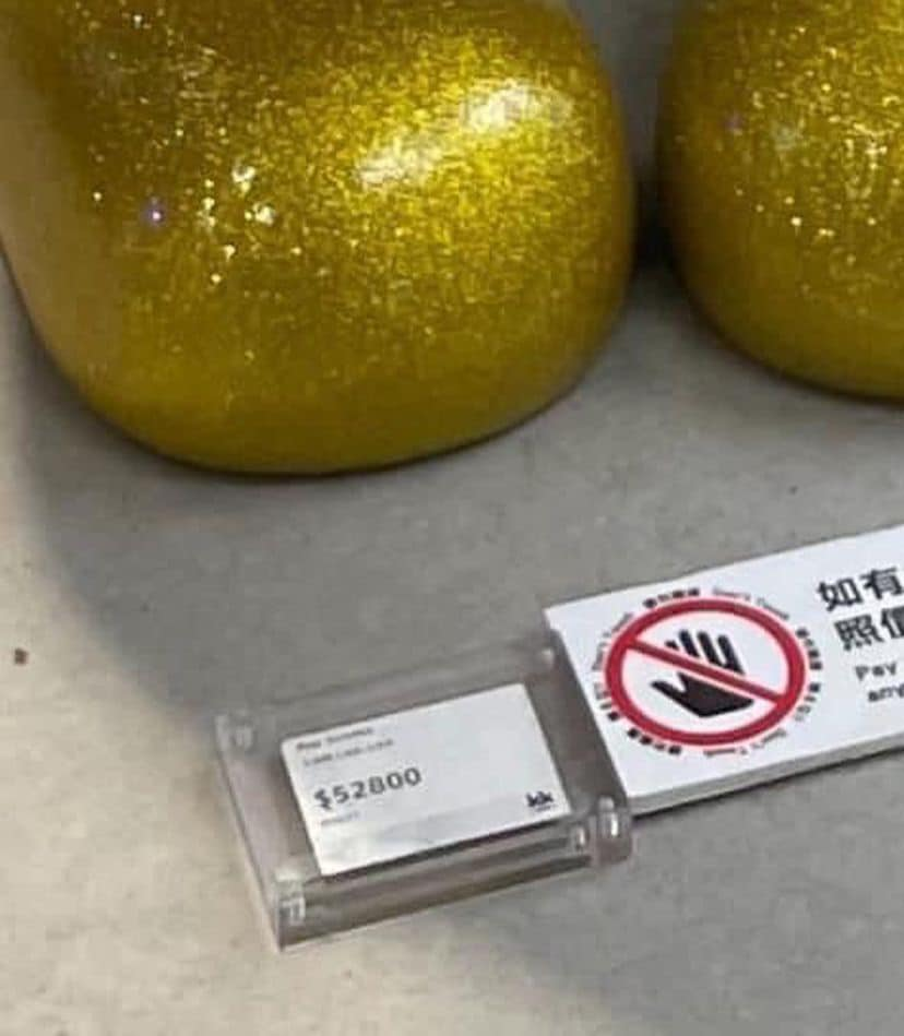 potret patung lala dipecahkan bocah © hongkongfp.com