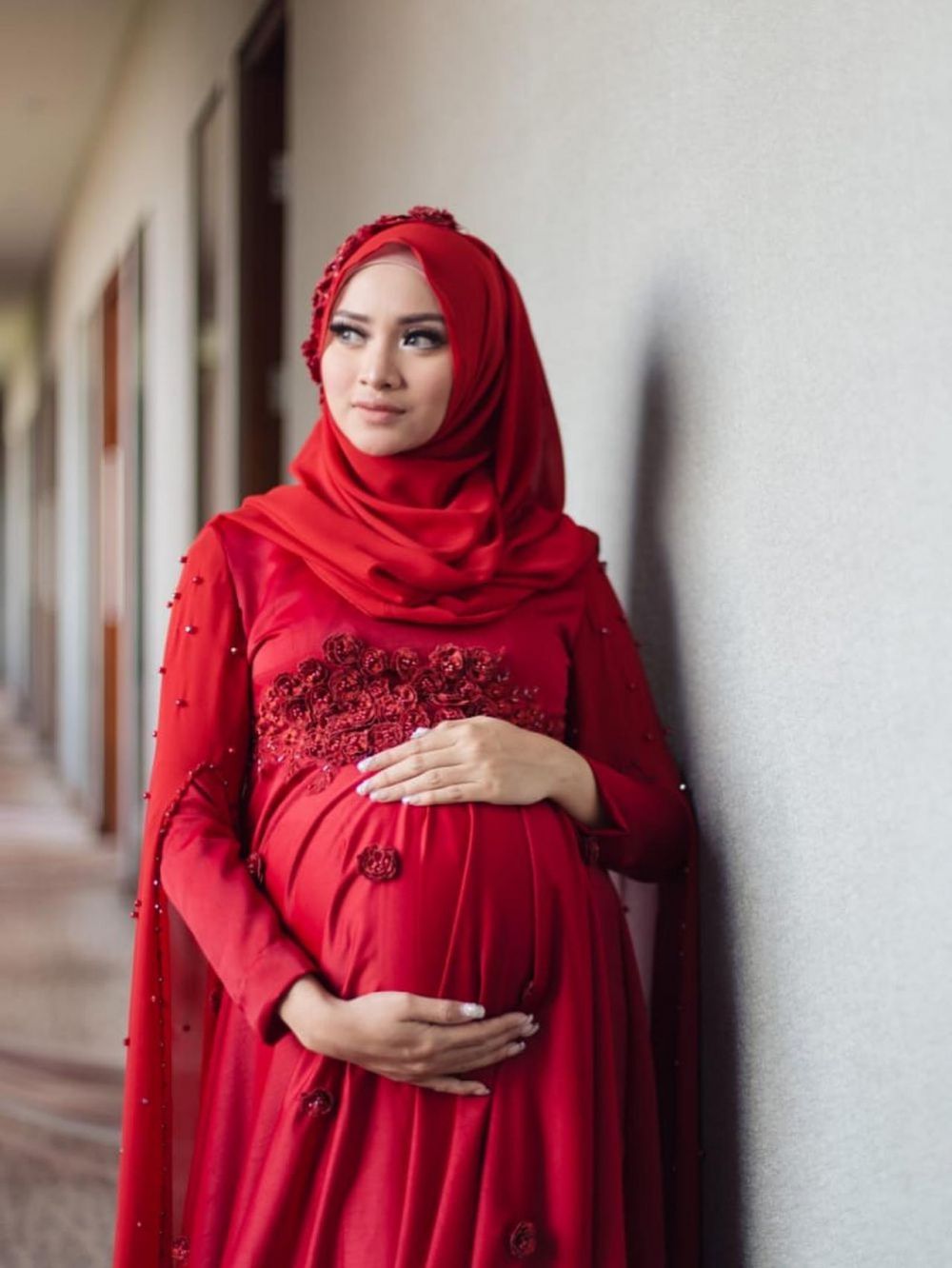 Gaya pedangdut pamer baby bump © berbagai sumber