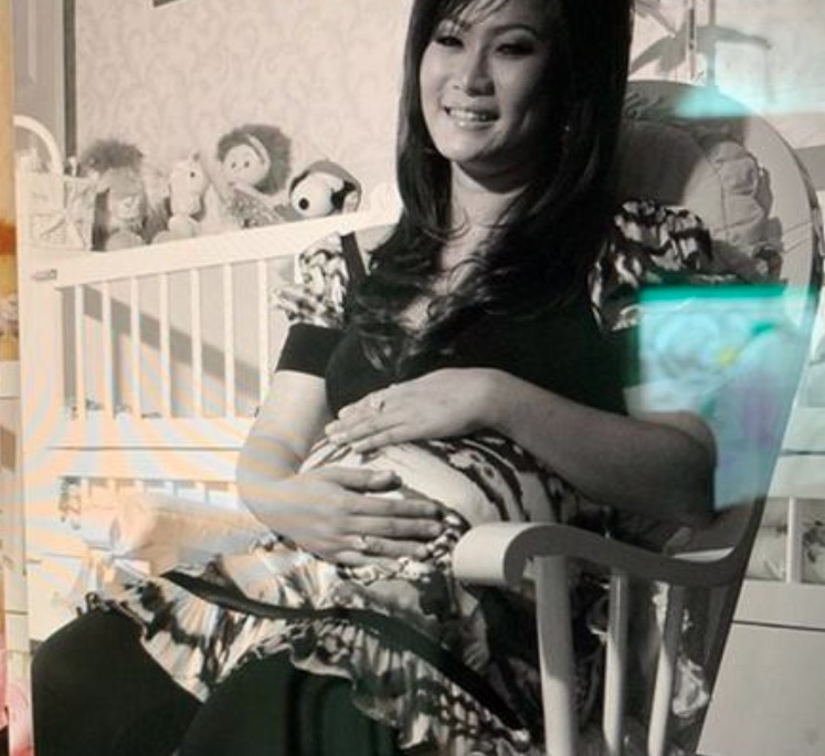 Gaya pedangdut pamer baby bump © berbagai sumber