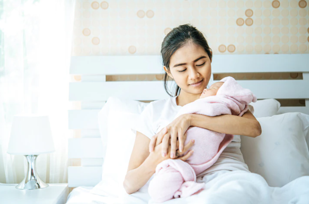 Arti mimpi menggendong bayi © 2022 berbagai sumber