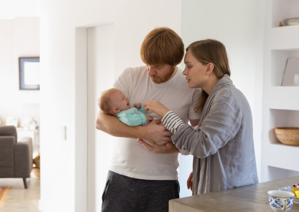 Arti mimpi menggendong bayi © 2022 berbagai sumber