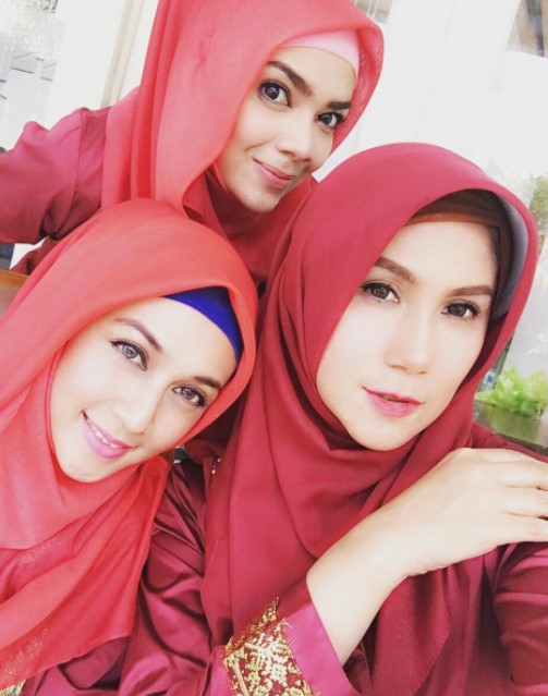 persahabatan Nova Soraya & Marini Zumarnis © berbagai sumber