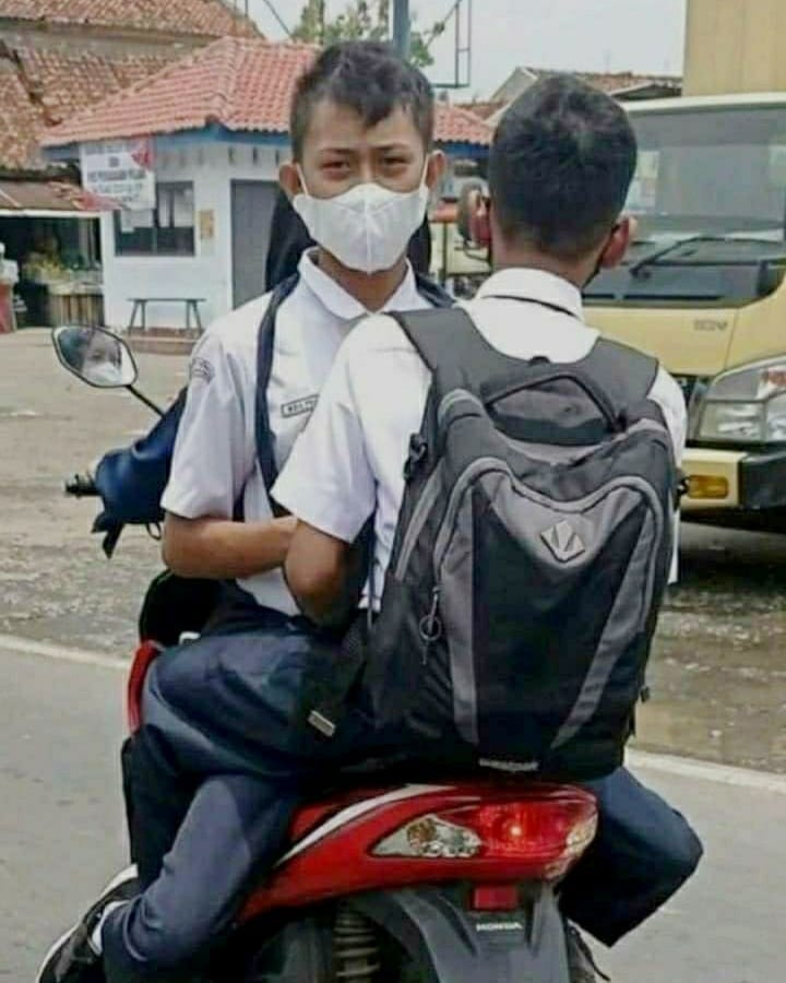 momen setia kawan yang kocak pol © berbagai sumber