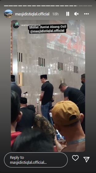 Mesut Ozil salat di Masjid Istiqlal Berbagai sumber Mesut Ozil salat di Masjid Istiqlal Berbagai sumber