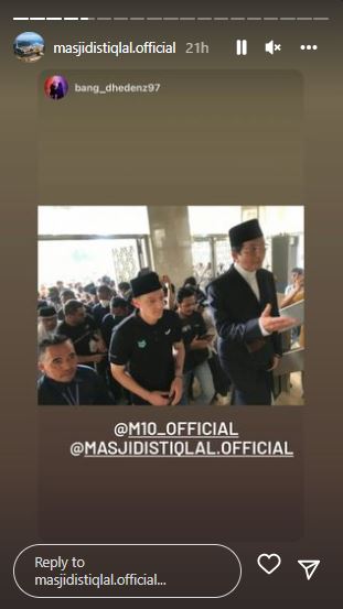 Mesut Ozil salat di Masjid Istiqlal Berbagai sumber Mesut Ozil salat di Masjid Istiqlal Berbagai sumber