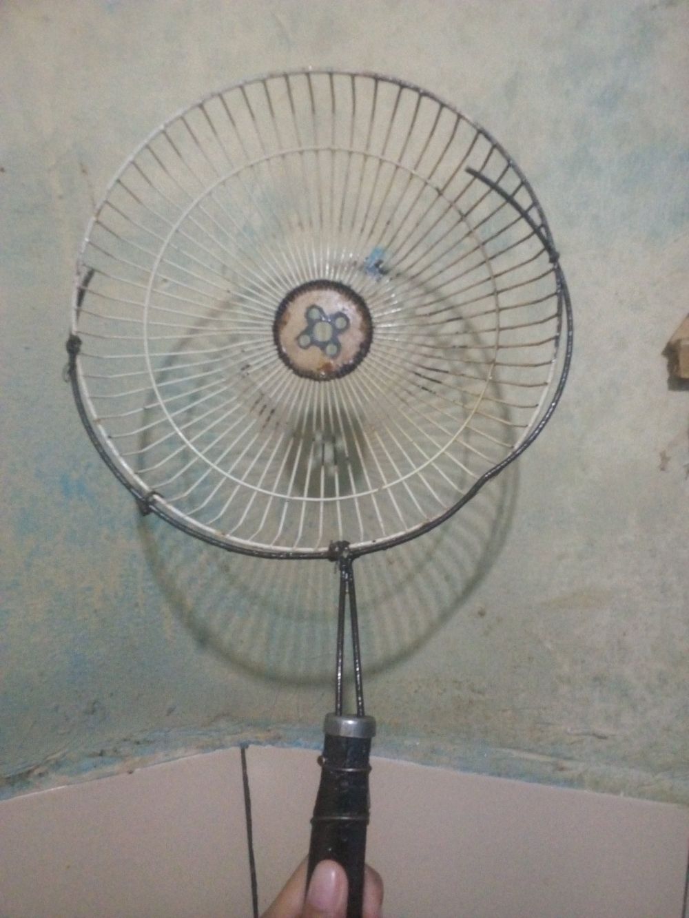 Potret kocak orang pakai kipas angin Berbagai sumber